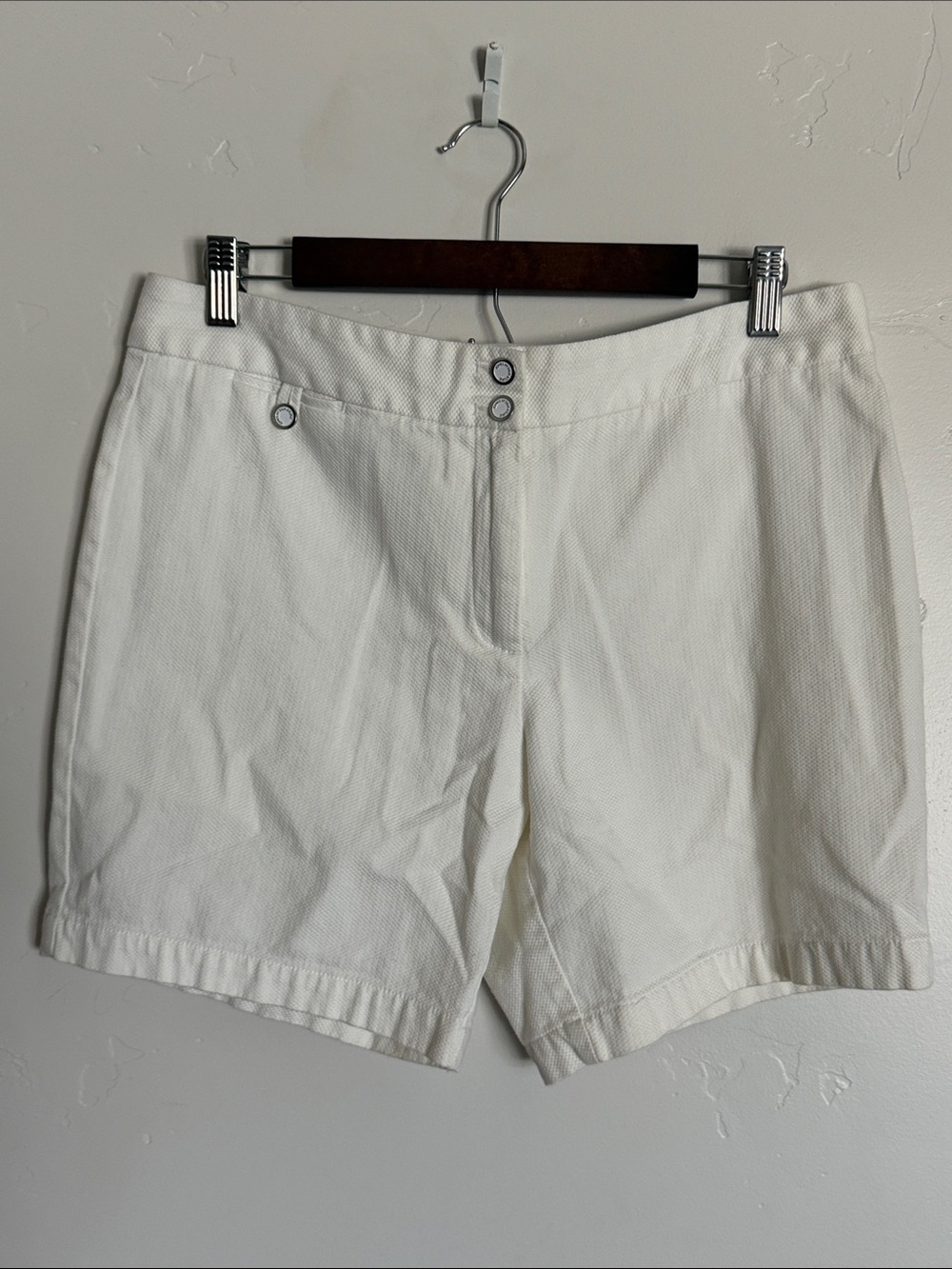 Jones New York White Textured Bermuda Shorts